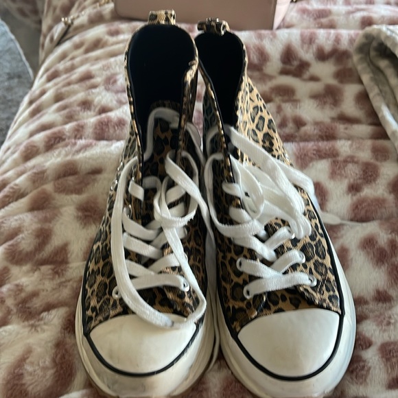 Women’s tennis shoes - Picture 3 of 5